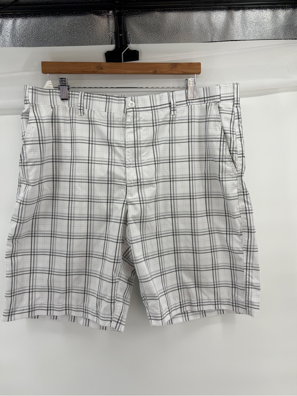 PGA TOUR Men’s Golf Shorts Size 40 White Gray Plaid Performance Flat Front 40